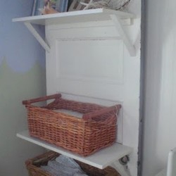 Door turned into wallrack. Brilliant