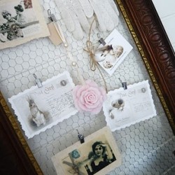 Reminder to myself: make suche a gorgeous chicken wire notice board with that old frame in the basem