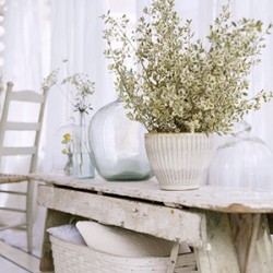 Lovely shabby chic bench
