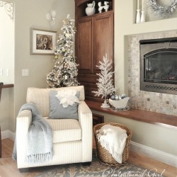 I know I’ll be going back to @CentsationalGrl Christmas Home Tour 2011 a lot in coming years.