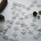 homemade garland with felt stars, vintage buttons and butchers twine (1)