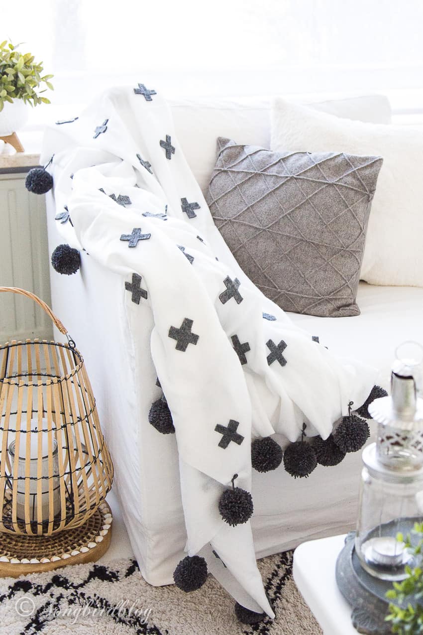 DIY Pom Pom Blanket Songbird