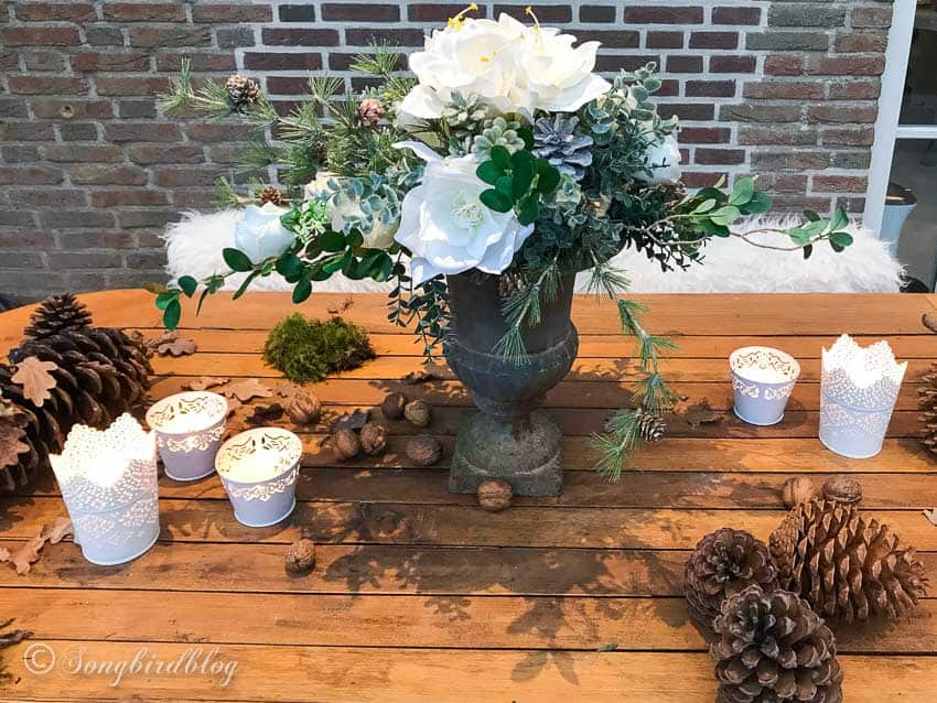 Outdoor winter decorating
