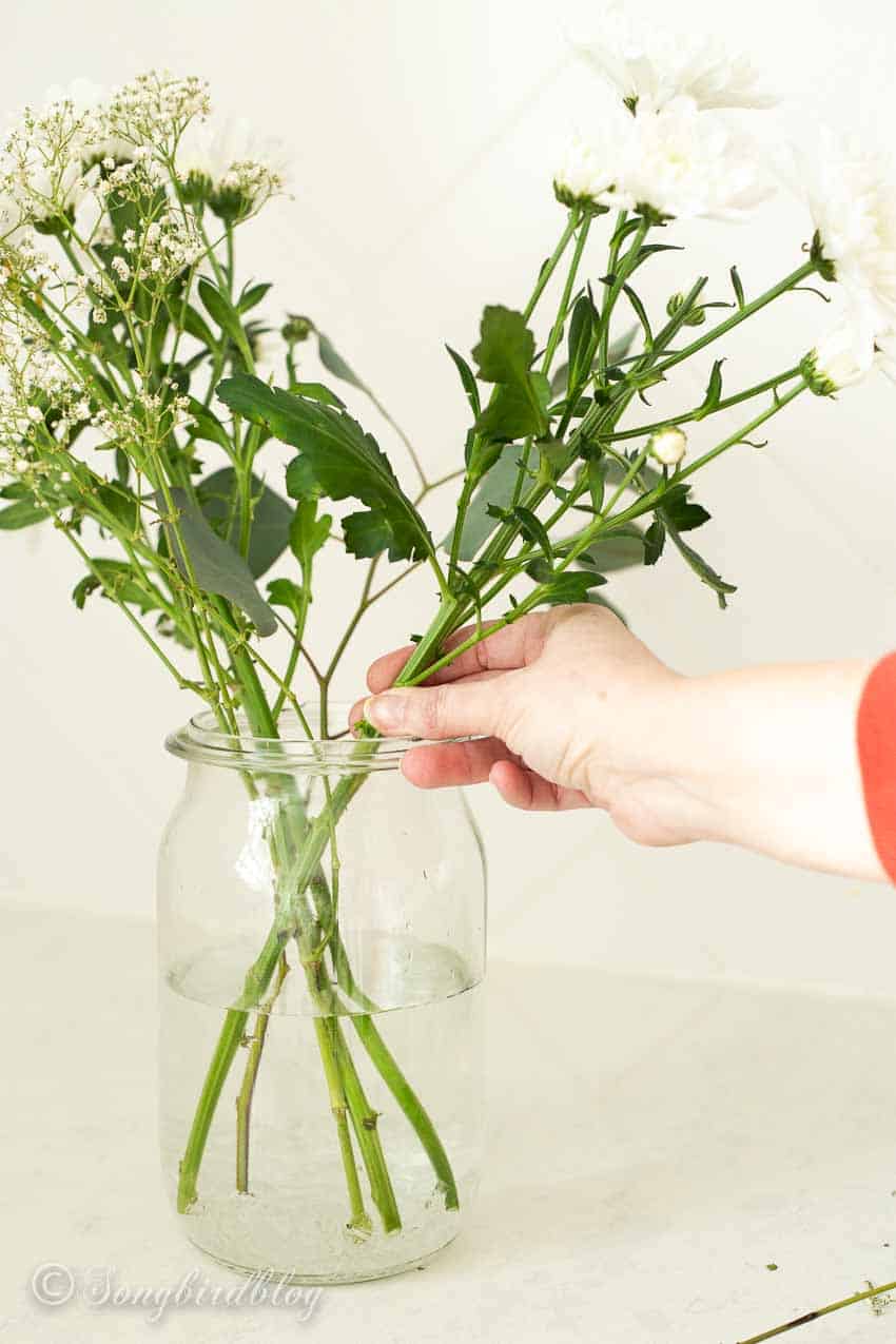 how to arrange flowers in a bouquet