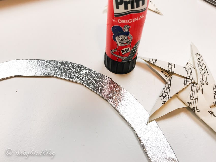 How to make a paper star wreath